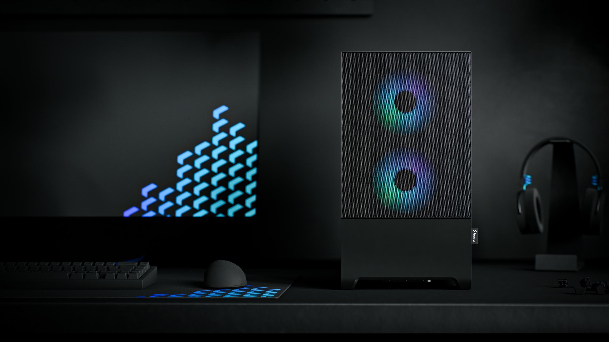 Tölva Fractal AMD R5 32GB 1TB RTX5060Ti-16GB mATX